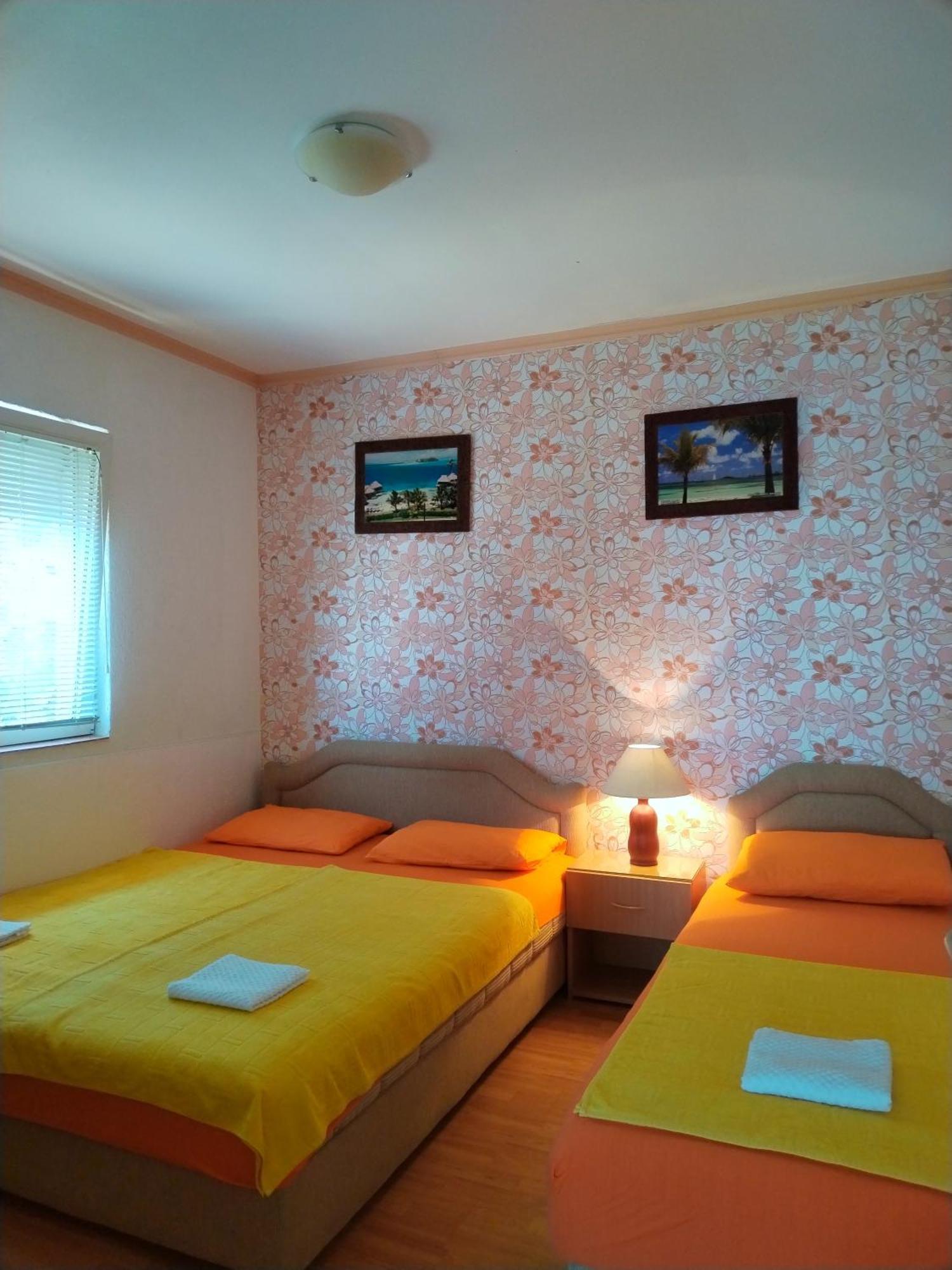 Apartmani Ljubica Utjeha Luaran gambar