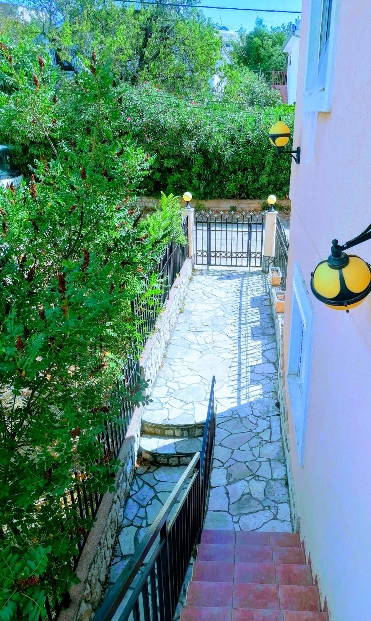 Apartmani Ljubica Utjeha Luaran gambar