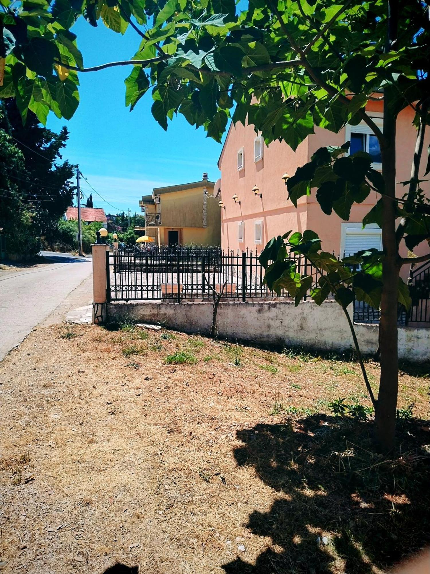 Apartmani Ljubica Utjeha Luaran gambar